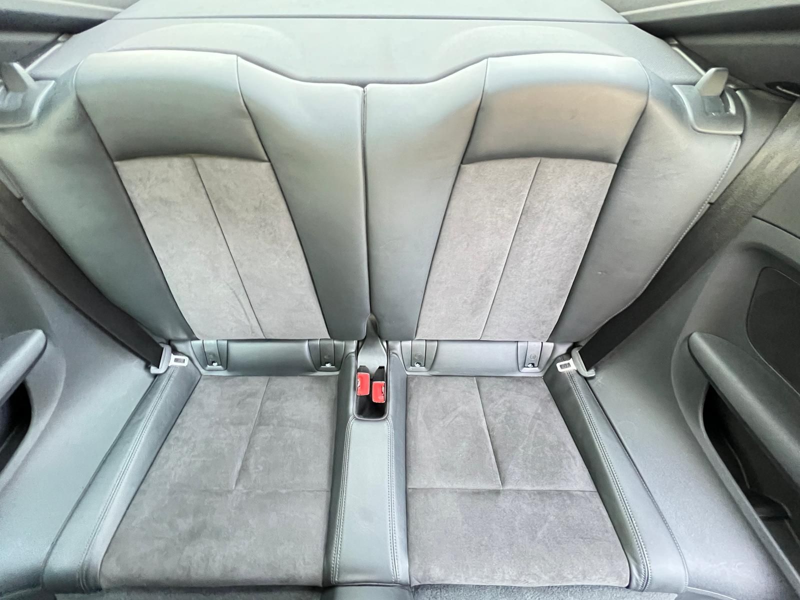 Fahrzeugabbildung Audi TT 1.8 TFSI +19"+ALCANTARA+NAVI+BI-XENON+