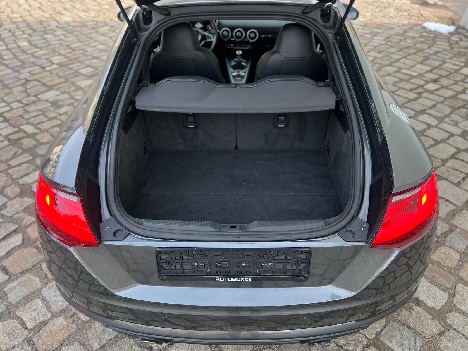 Fahrzeugabbildung Audi TT 1.8 TFSI +19"+ALCANTARA+NAVI+BI-XENON+