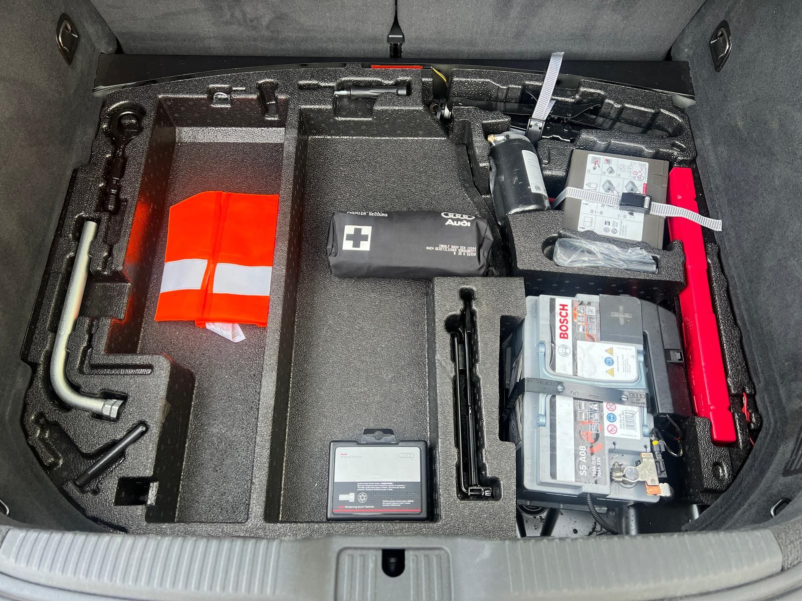 Fahrzeugabbildung Audi TT 1.8 TFSI +19"+ALCANTARA+NAVI+BI-XENON+