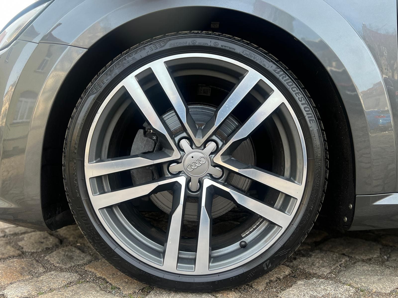 Fahrzeugabbildung Audi TT 1.8 TFSI +19"+ALCANTARA+NAVI+BI-XENON+