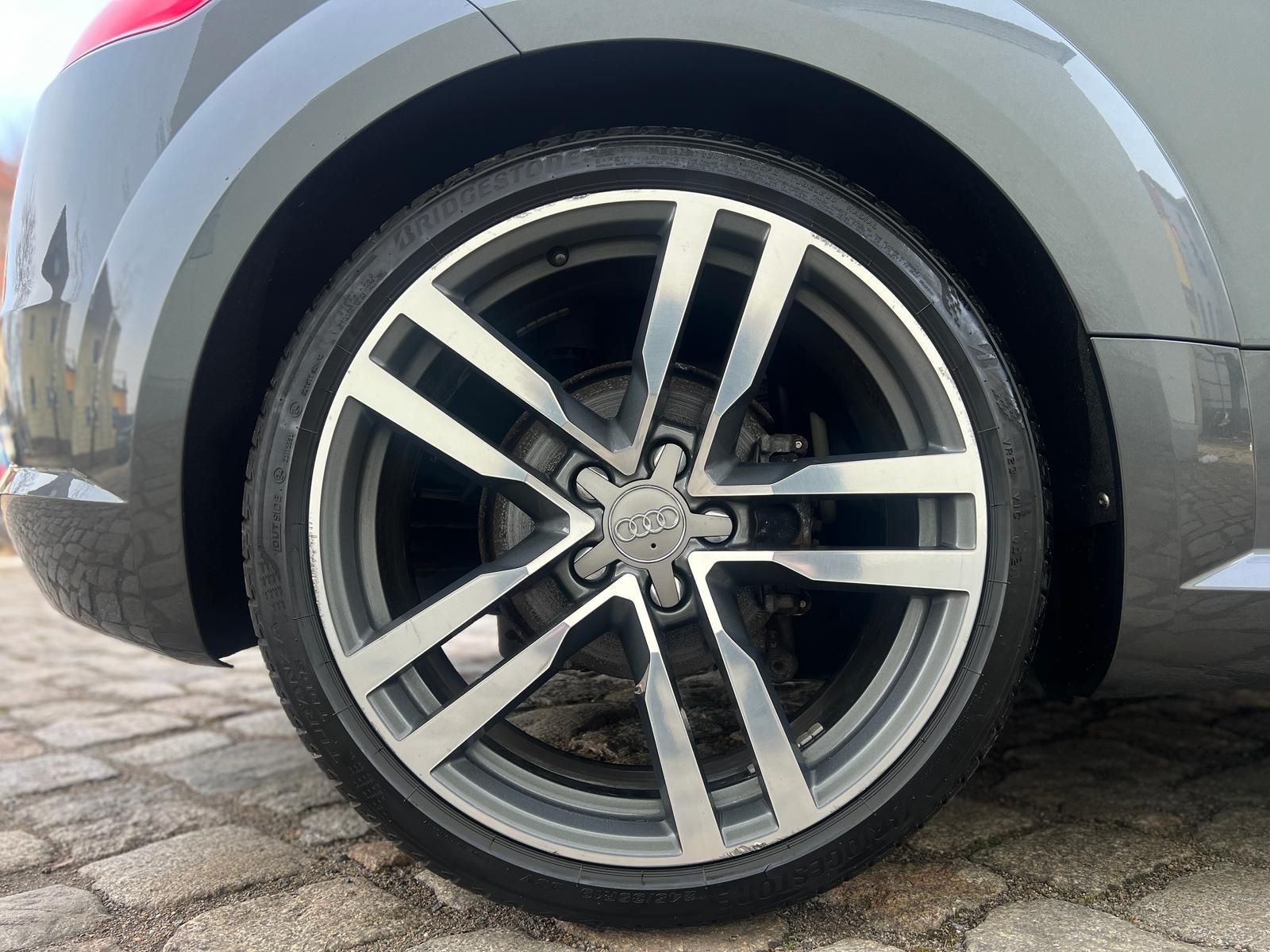 Fahrzeugabbildung Audi TT 1.8 TFSI +19"+ALCANTARA+NAVI+BI-XENON+