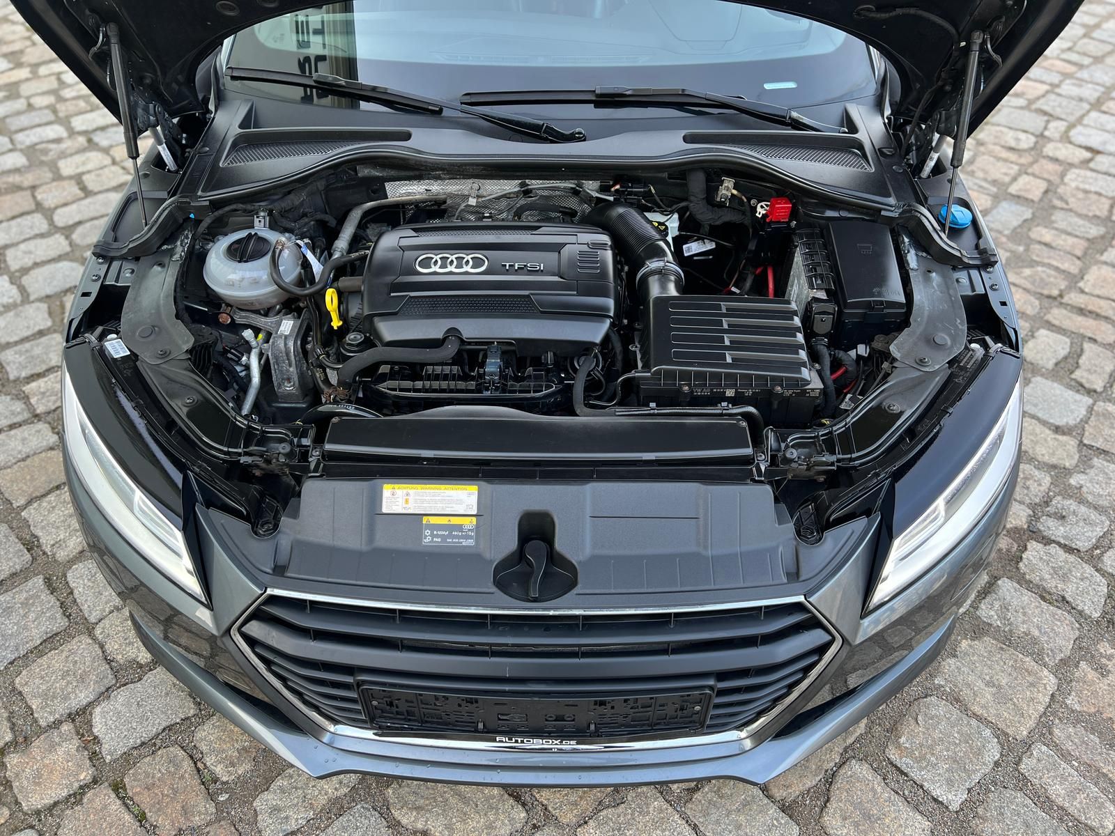 Fahrzeugabbildung Audi TT 1.8 TFSI +19"+ALCANTARA+NAVI+BI-XENON+