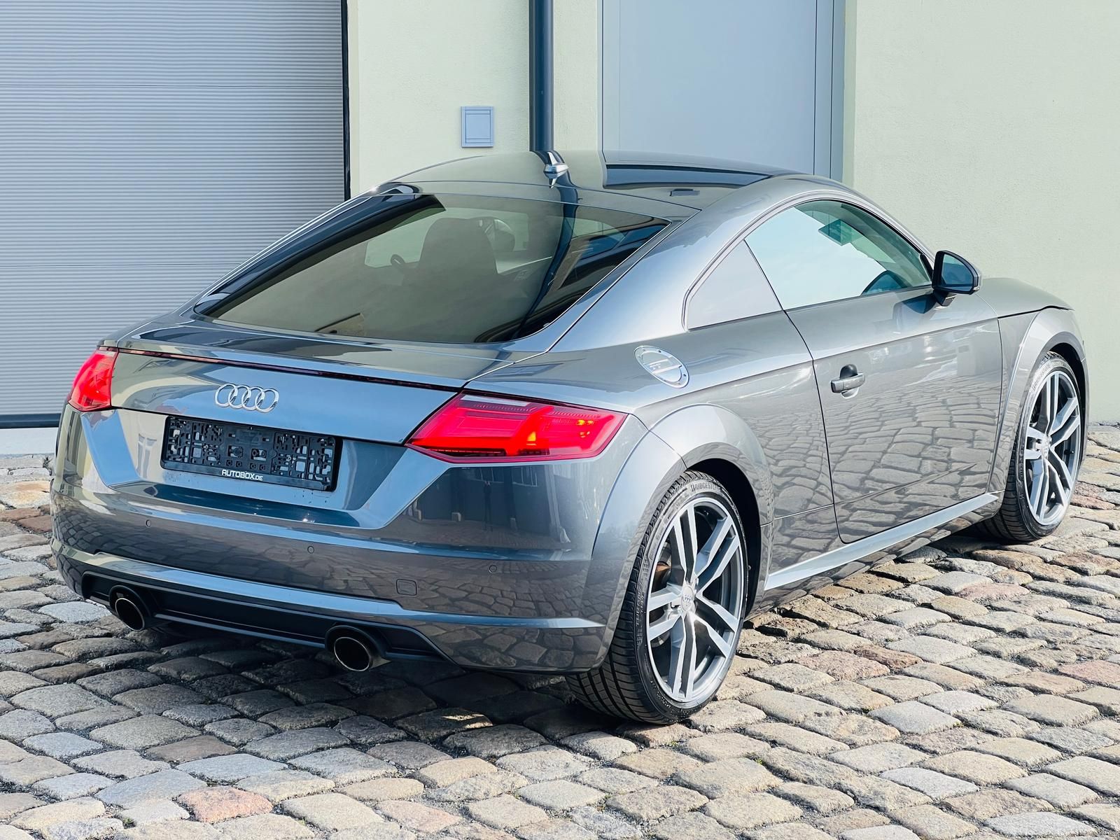 Fahrzeugabbildung Audi TT 1.8 TFSI +19"+ALCANTARA+NAVI+BI-XENON+