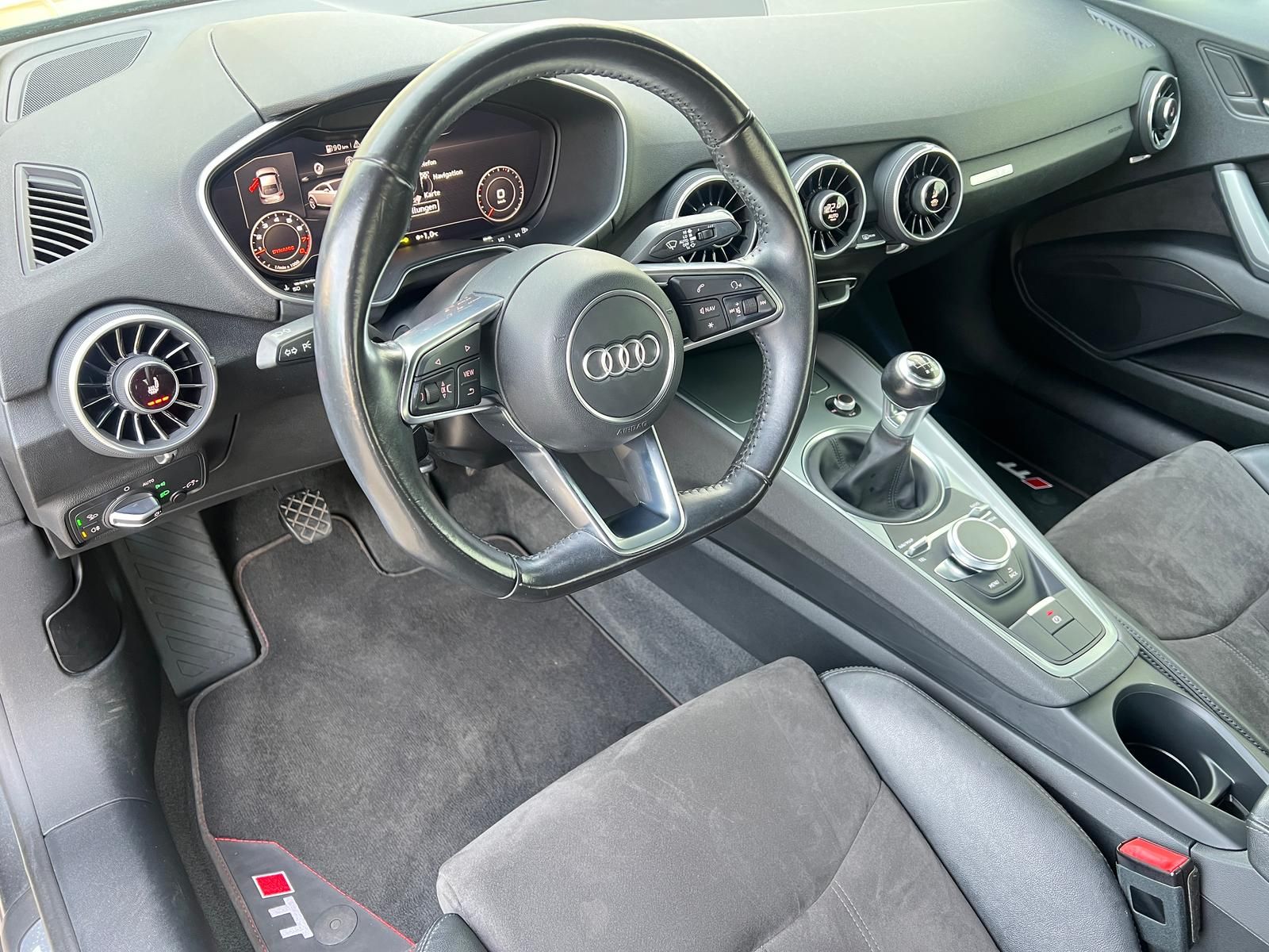 Fahrzeugabbildung Audi TT 1.8 TFSI +19"+ALCANTARA+NAVI+BI-XENON+
