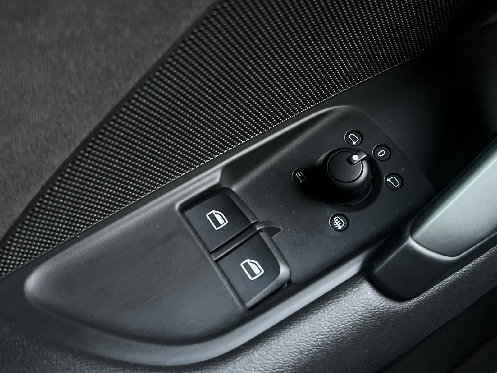 Fahrzeugabbildung Audi TT 1.8 TFSI +19"+ALCANTARA+NAVI+BI-XENON+