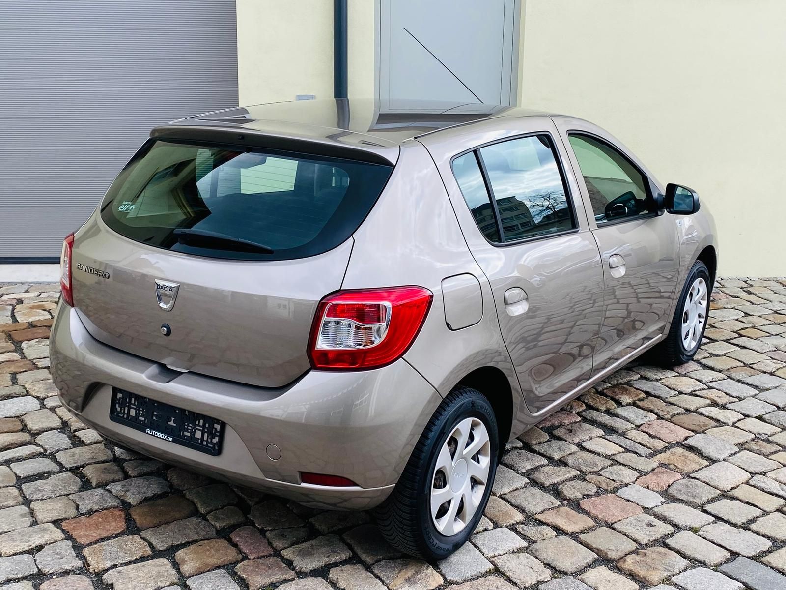 Fahrzeugabbildung Dacia Sandero 0.9 TCE Laureate +BLUETOOTH+KLIMA+NAVI+