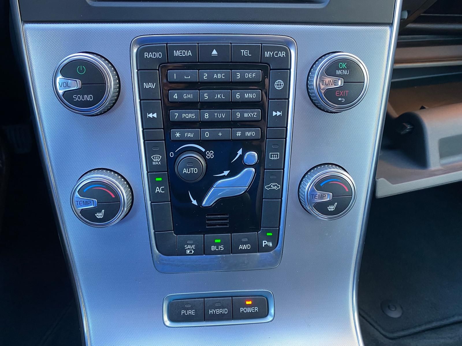 Fahrzeugabbildung Volvo V60 2.4 T6 PHEV AWD Momentum +AHK+BI-XENON+NAVI+