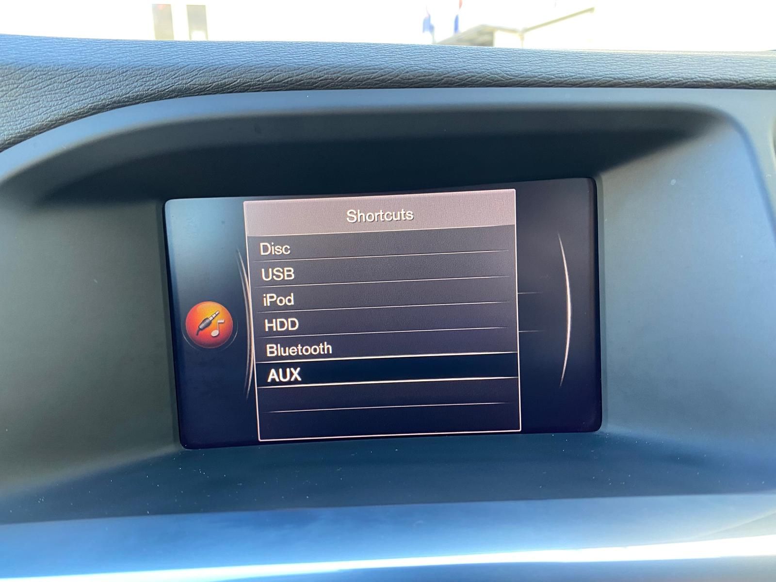 Fahrzeugabbildung Volvo V60 2.4 T6 PHEV AWD Momentum +AHK+BI-XENON+NAVI+