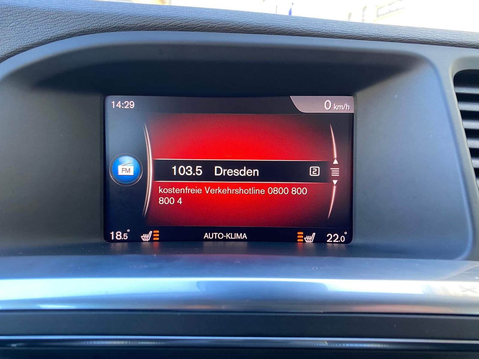 Fahrzeugabbildung Volvo V60 2.4 T6 PHEV AWD Momentum +AHK+BI-XENON+NAVI+