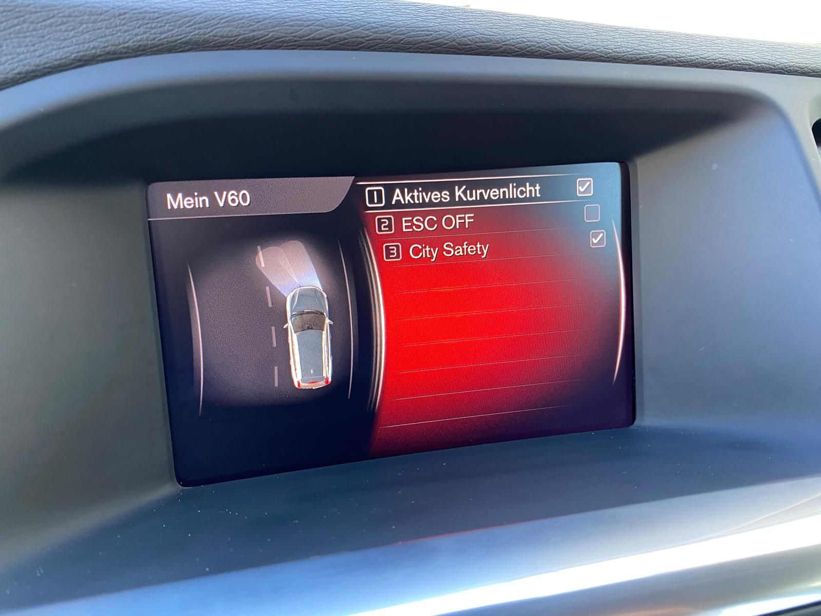Fahrzeugabbildung Volvo V60 2.4 T6 PHEV AWD Momentum +AHK+BI-XENON+NAVI+