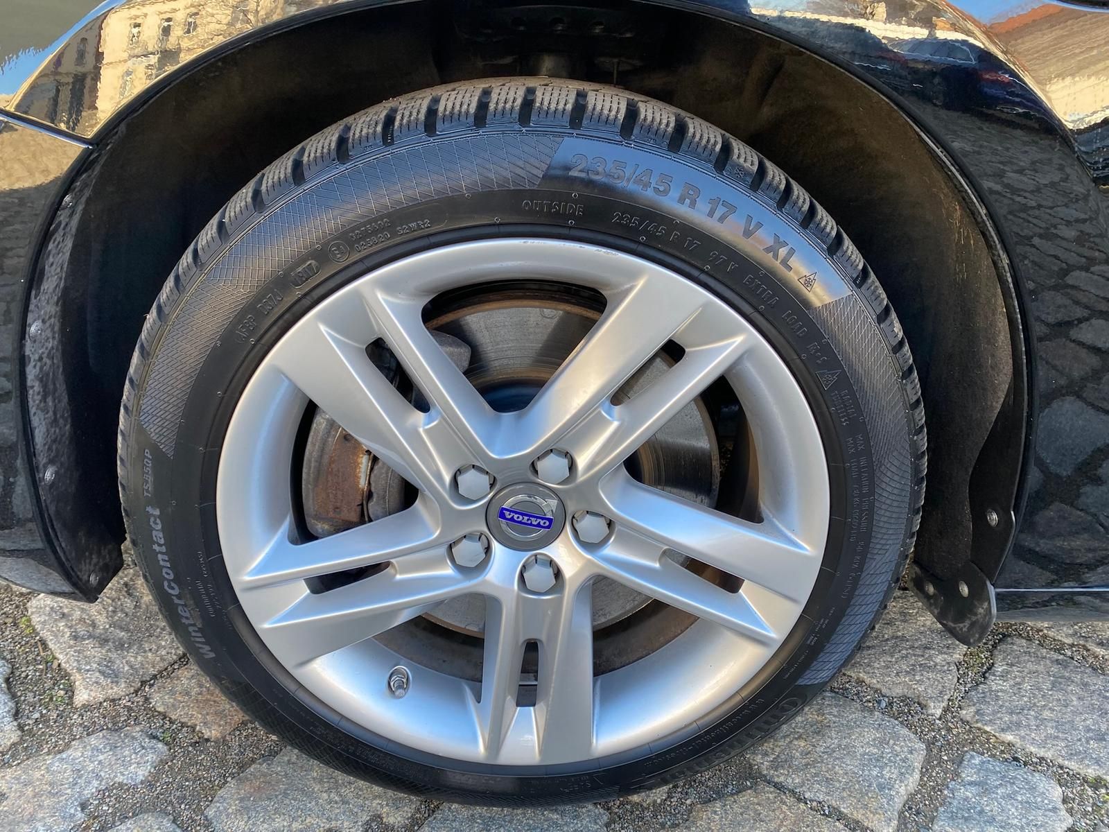 Fahrzeugabbildung Volvo V60 2.4 T6 PHEV AWD Momentum +AHK+BI-XENON+NAVI+