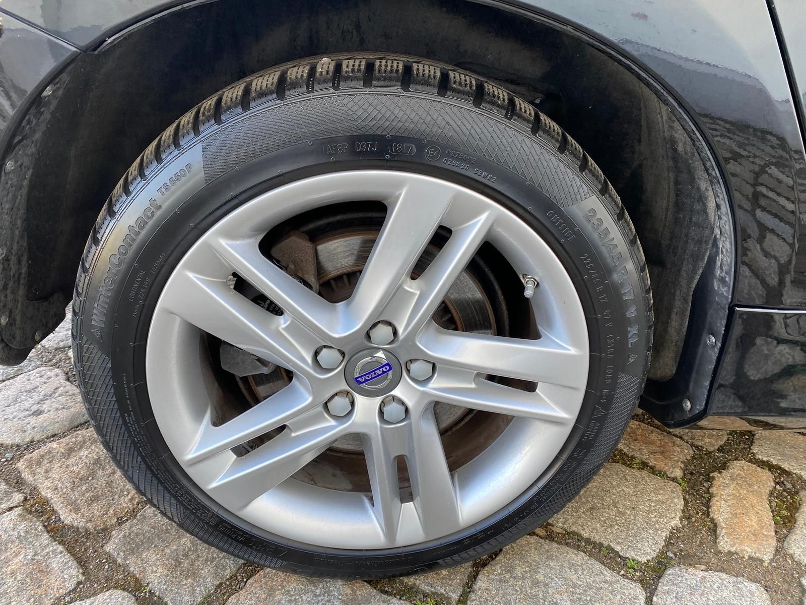 Fahrzeugabbildung Volvo V60 2.4 T6 PHEV AWD Momentum +AHK+BI-XENON+NAVI+