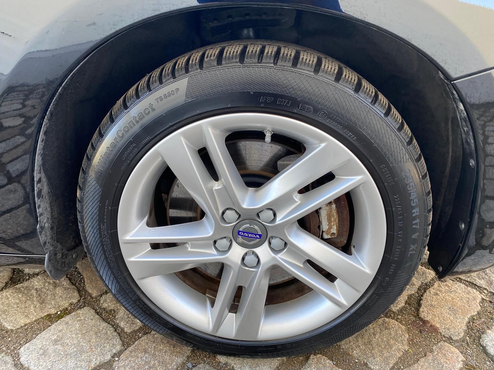 Fahrzeugabbildung Volvo V60 2.4 T6 PHEV AWD Momentum +AHK+BI-XENON+NAVI+