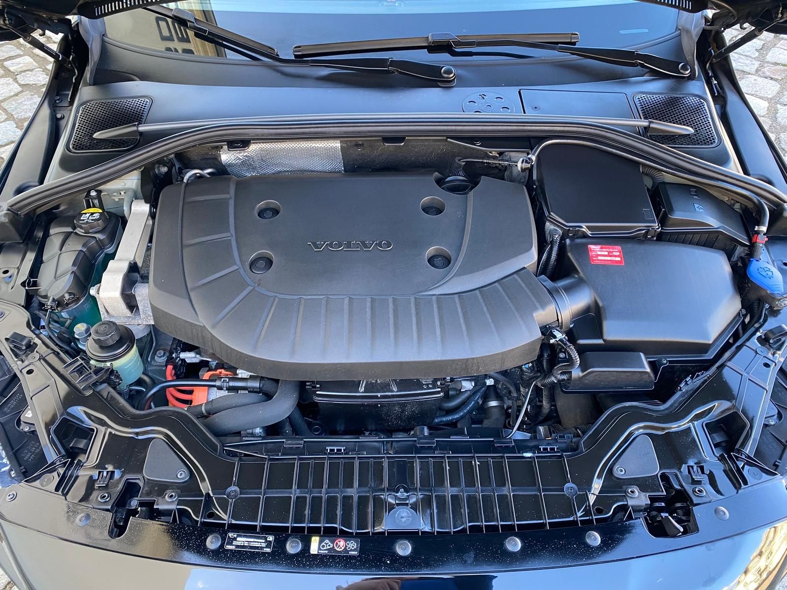 Fahrzeugabbildung Volvo V60 2.4 T6 PHEV AWD Momentum +AHK+BI-XENON+NAVI+