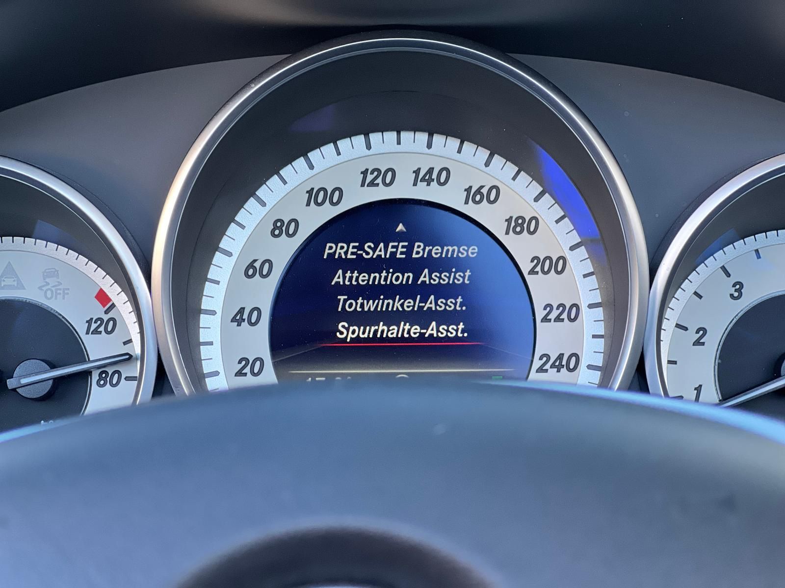 Fahrzeugabbildung Mercedes-Benz E 250 Cabrio +ACC+BT+360°+LEDER+NAVI+SHZ+