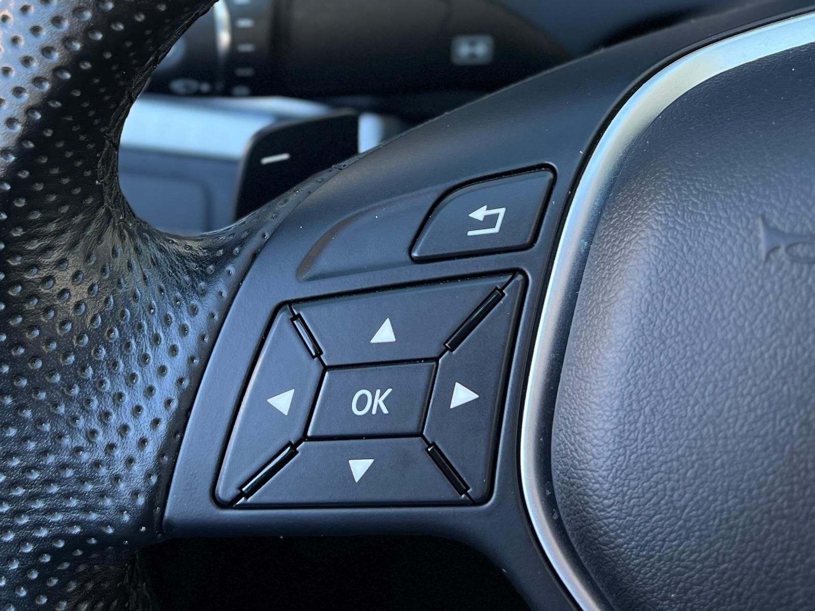 Fahrzeugabbildung Mercedes-Benz E 250 Cabrio +ACC+BT+360°+LEDER+NAVI+SHZ+