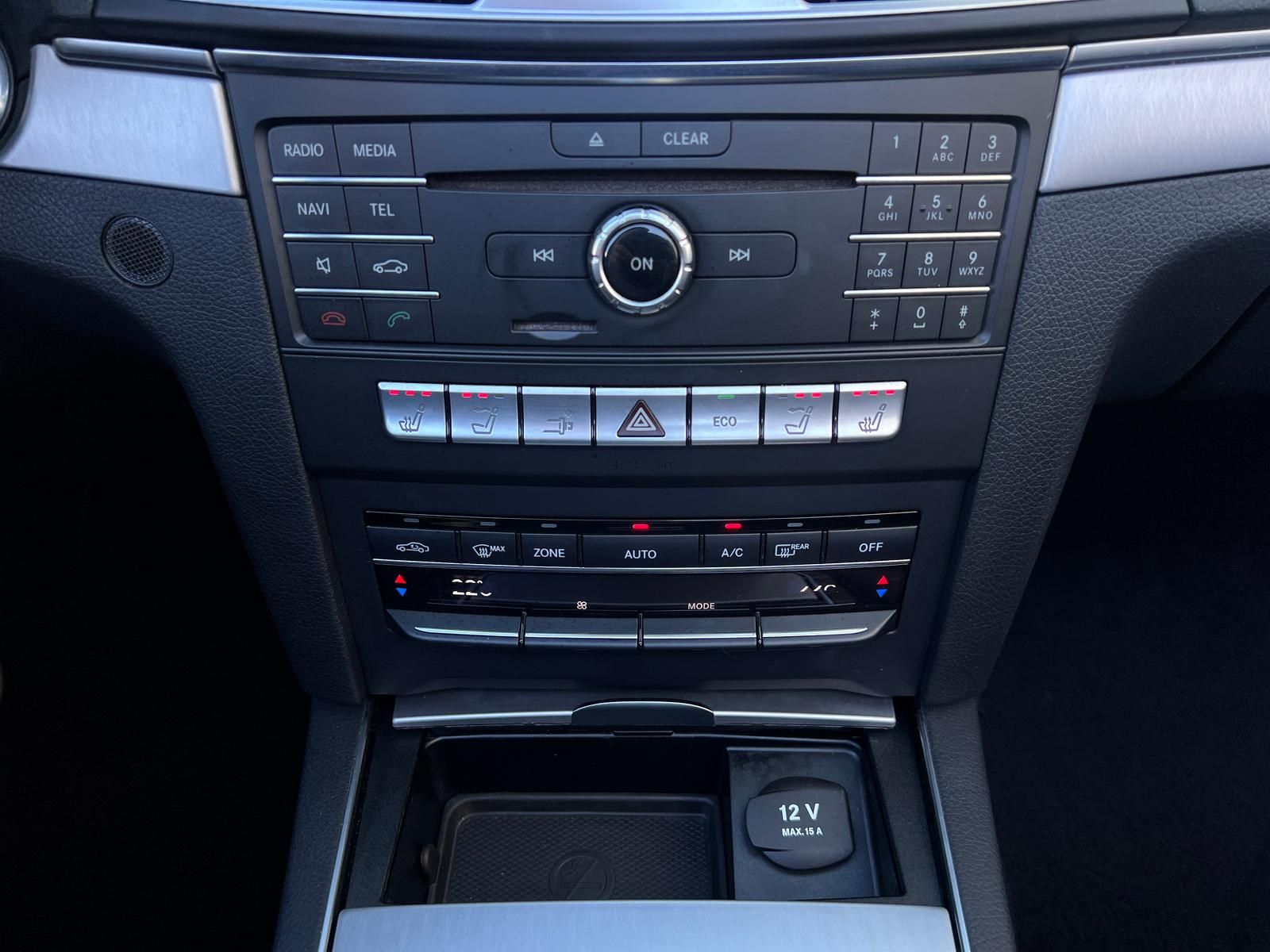 Fahrzeugabbildung Mercedes-Benz E 250 Cabrio +ACC+BT+360°+LEDER+NAVI+SHZ+