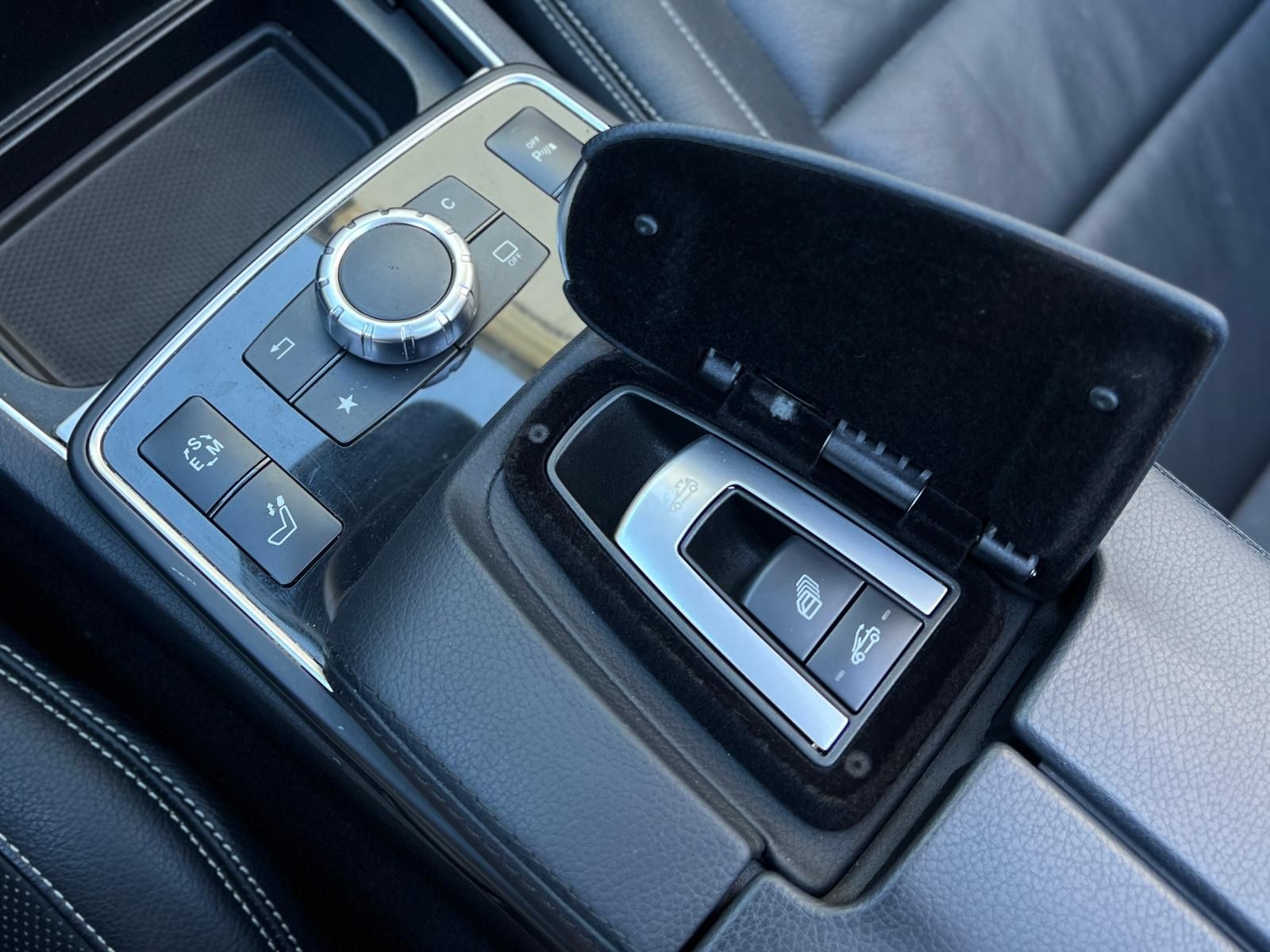 Fahrzeugabbildung Mercedes-Benz E 250 Cabrio +ACC+BT+360°+LEDER+NAVI+SHZ+