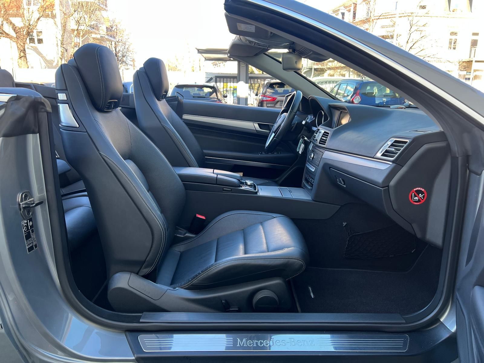 Fahrzeugabbildung Mercedes-Benz E 250 Cabrio +ACC+BT+360°+LEDER+NAVI+SHZ+