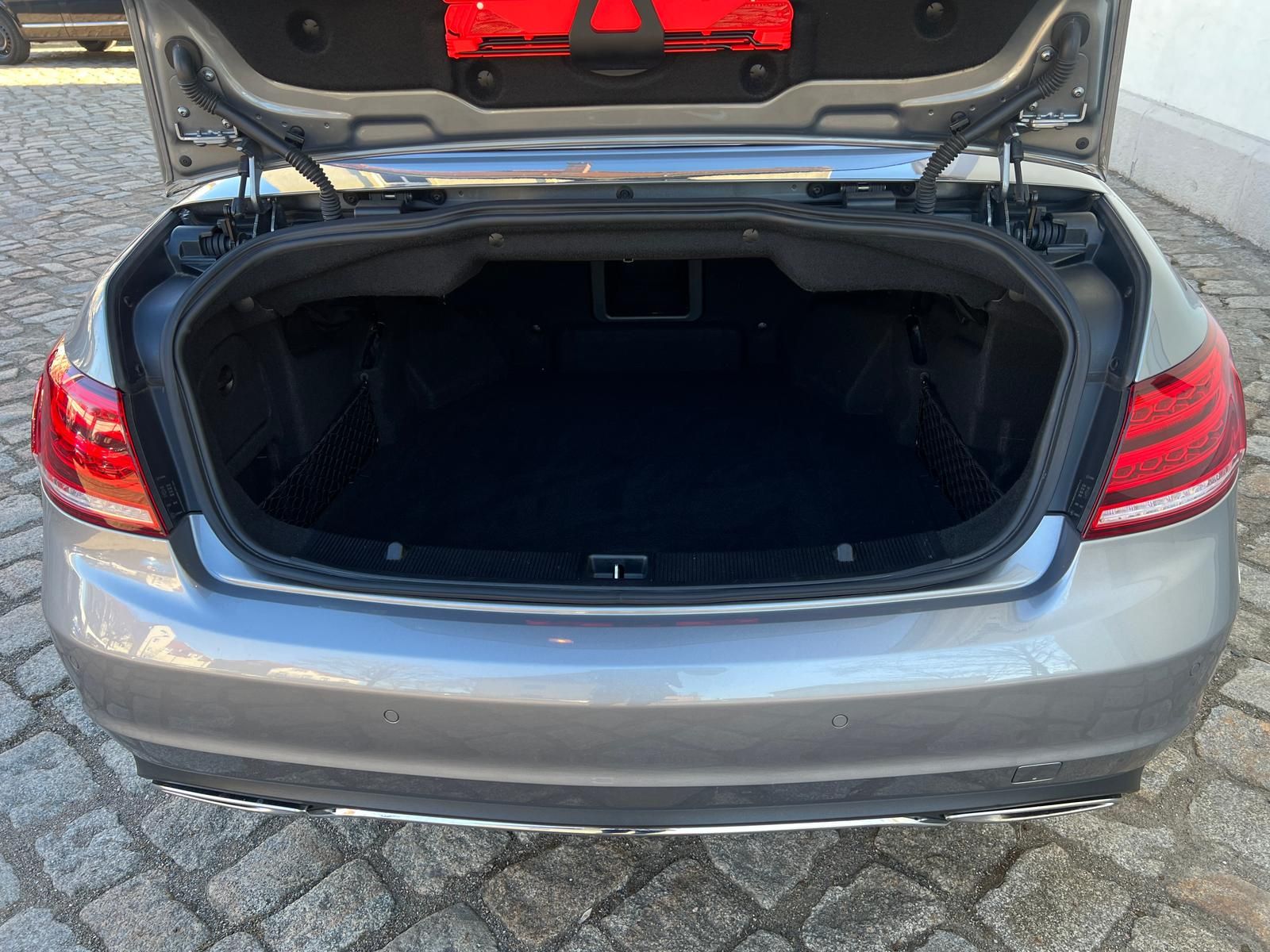 Fahrzeugabbildung Mercedes-Benz E 250 Cabrio +ACC+BT+360°+LEDER+NAVI+SHZ+