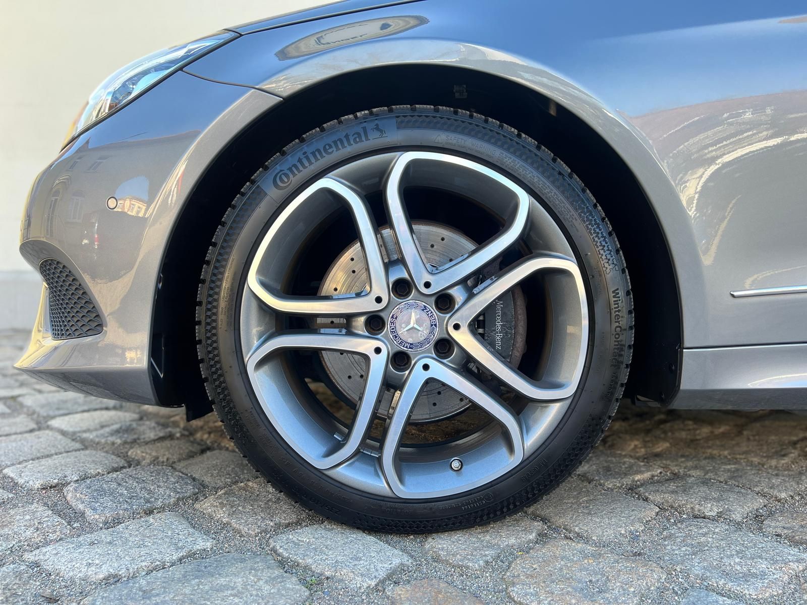 Fahrzeugabbildung Mercedes-Benz E 250 Cabrio +ACC+BT+360°+LEDER+NAVI+SHZ+