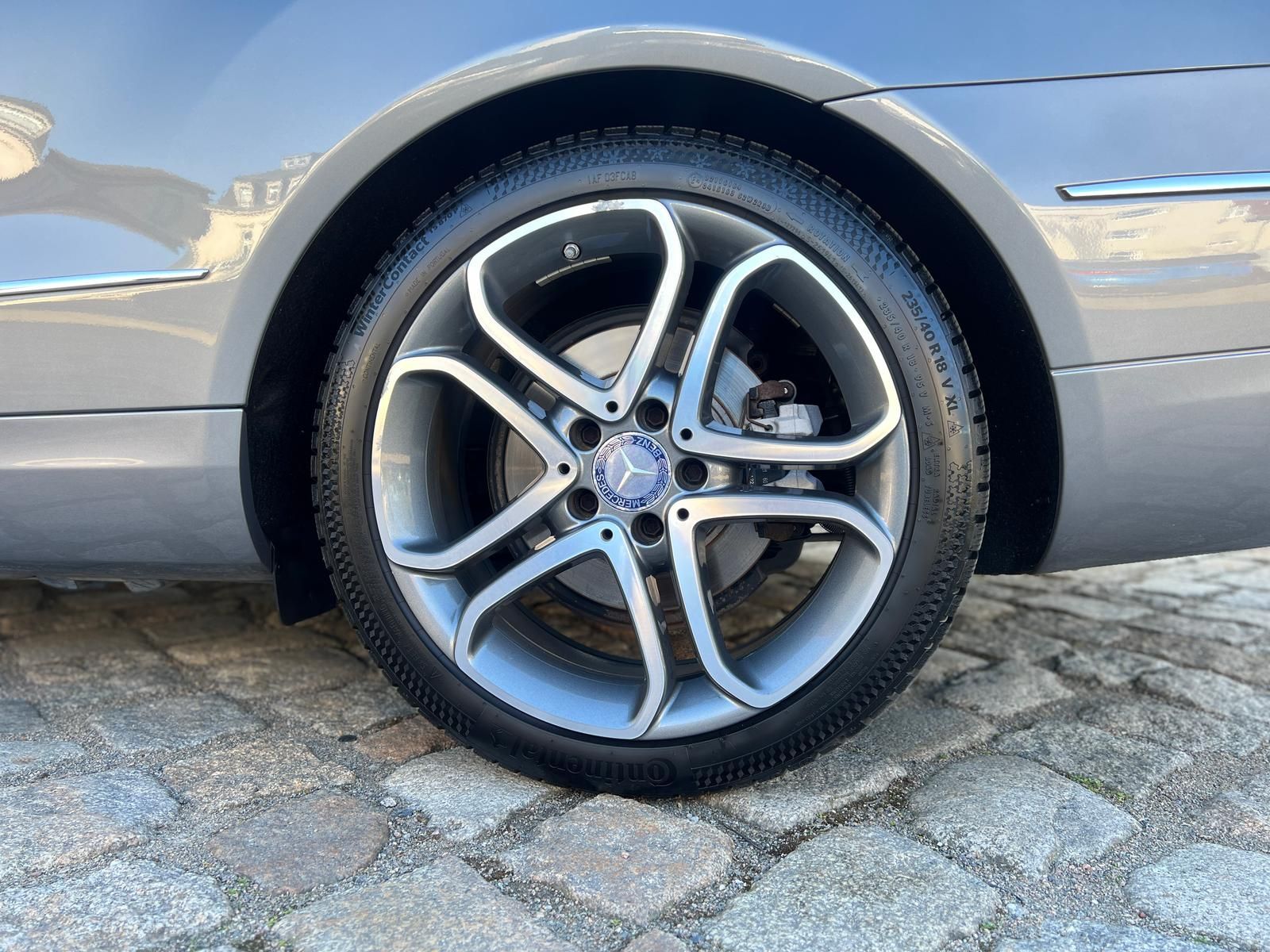 Fahrzeugabbildung Mercedes-Benz E 250 Cabrio +ACC+BT+360°+LEDER+NAVI+SHZ+