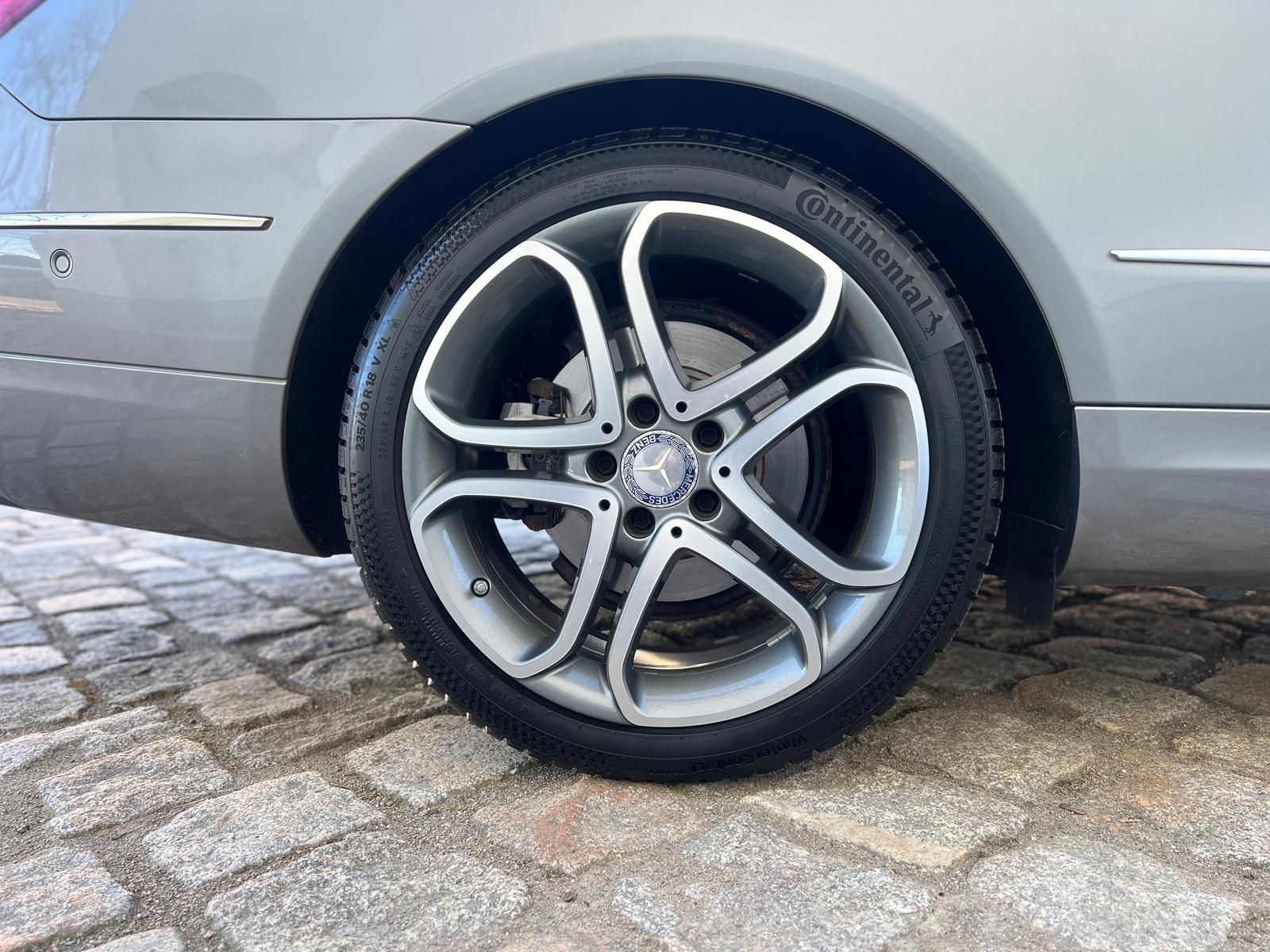 Fahrzeugabbildung Mercedes-Benz E 250 Cabrio +ACC+BT+360°+LEDER+NAVI+SHZ+