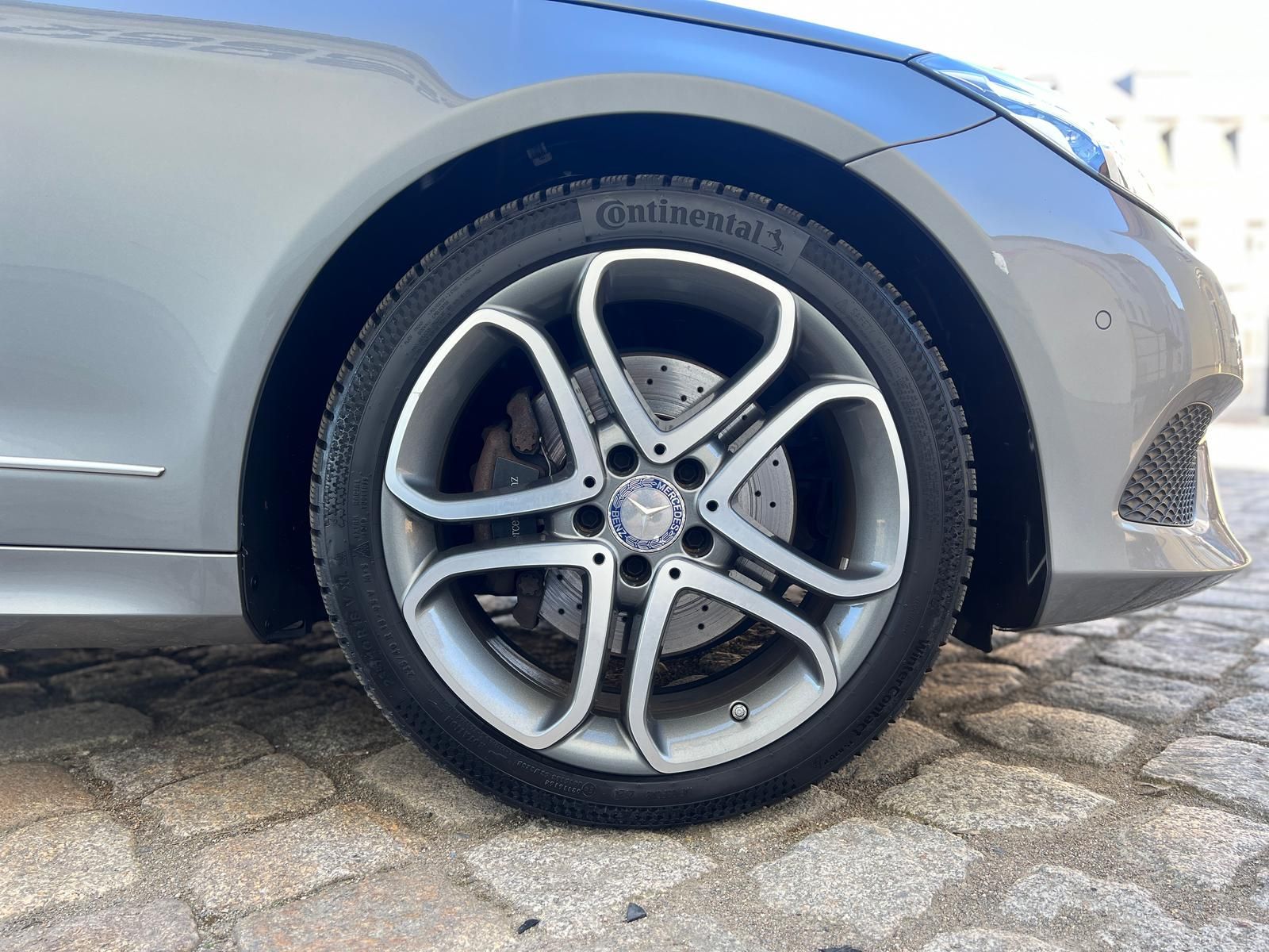 Fahrzeugabbildung Mercedes-Benz E 250 Cabrio +ACC+BT+360°+LEDER+NAVI+SHZ+