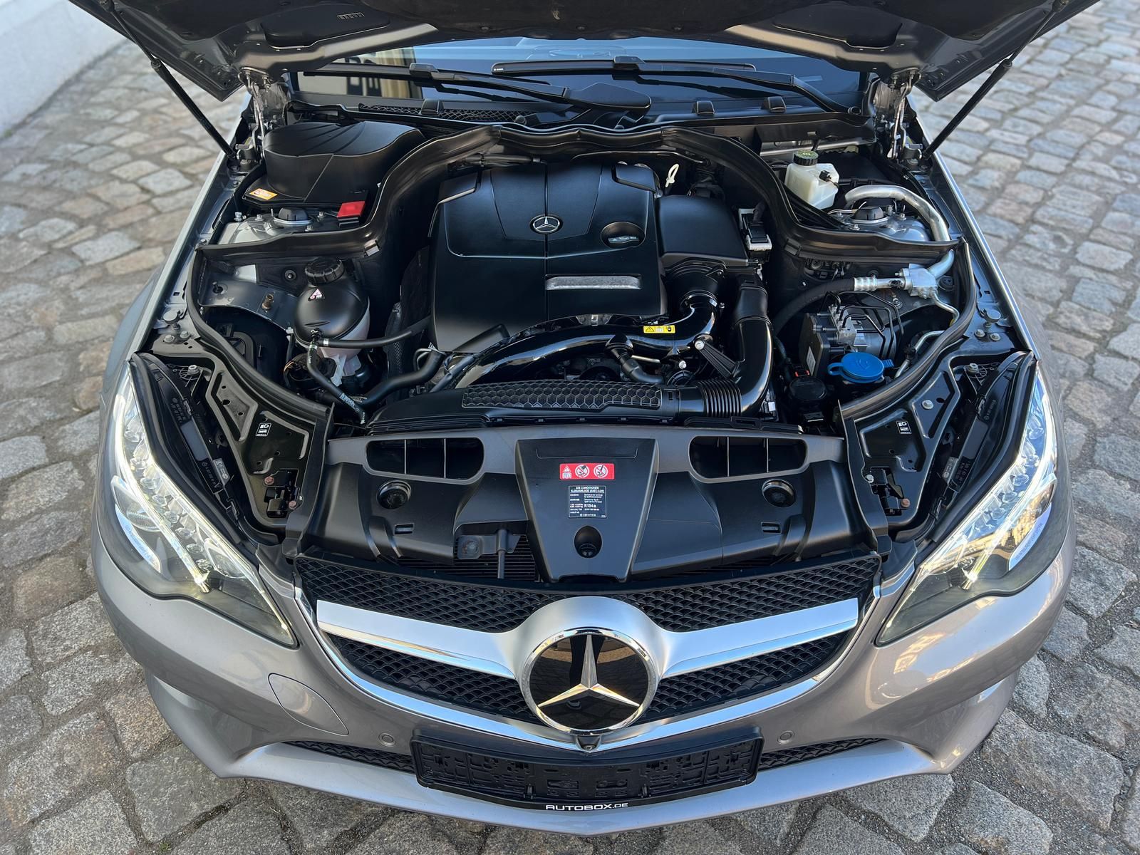 Fahrzeugabbildung Mercedes-Benz E 250 Cabrio +ACC+BT+360°+LEDER+NAVI+SHZ+