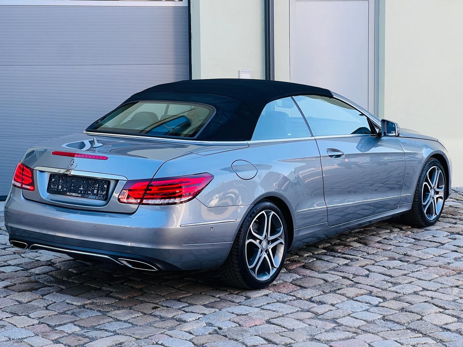 Fahrzeugabbildung Mercedes-Benz E 250 Cabrio +ACC+BT+360°+LEDER+NAVI+SHZ+