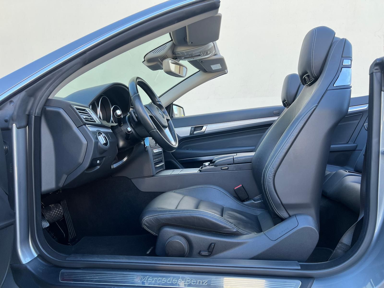 Fahrzeugabbildung Mercedes-Benz E 250 Cabrio +ACC+BT+360°+LEDER+NAVI+SHZ+