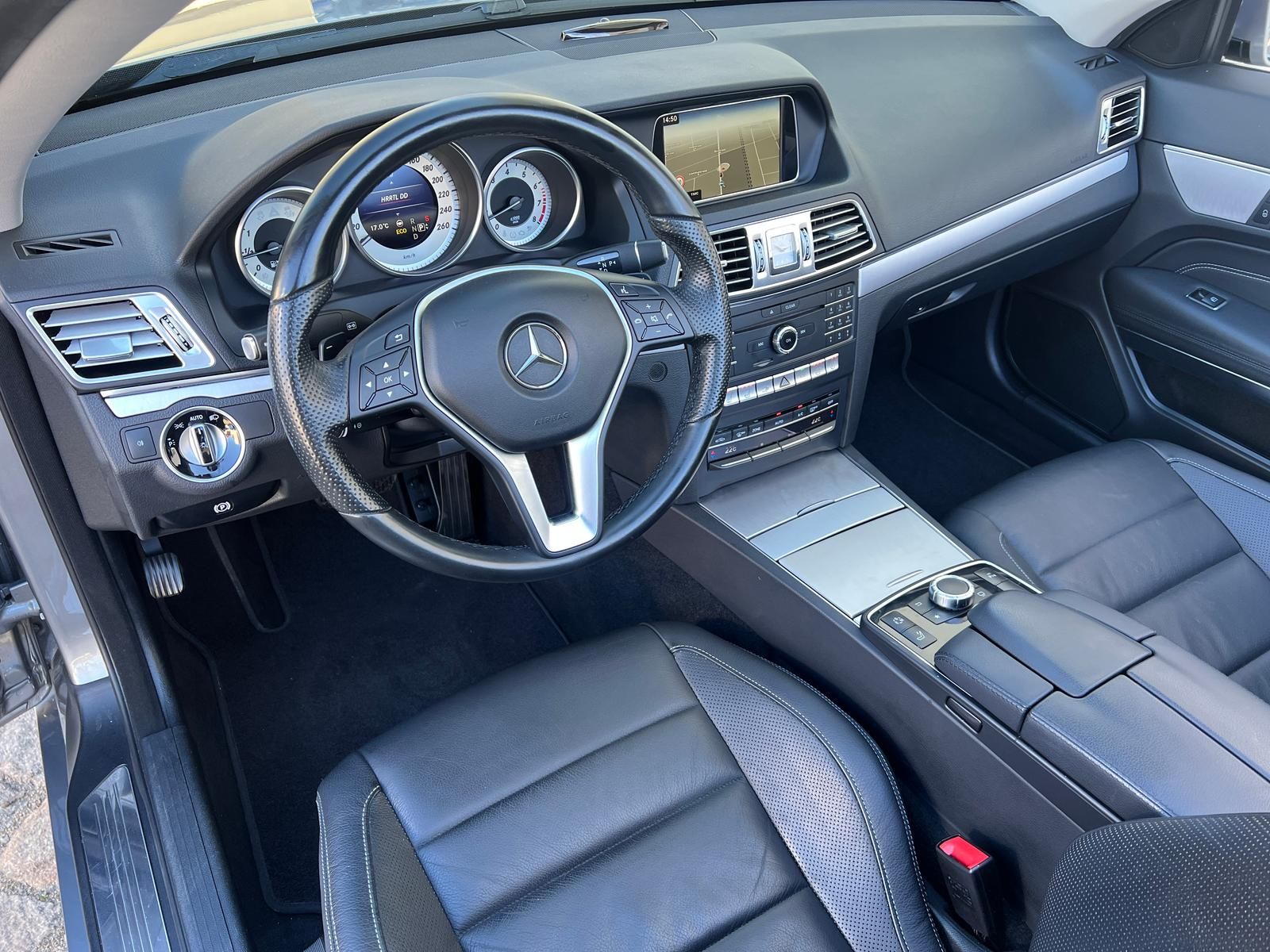 Fahrzeugabbildung Mercedes-Benz E 250 Cabrio +ACC+BT+360°+LEDER+NAVI+SHZ+