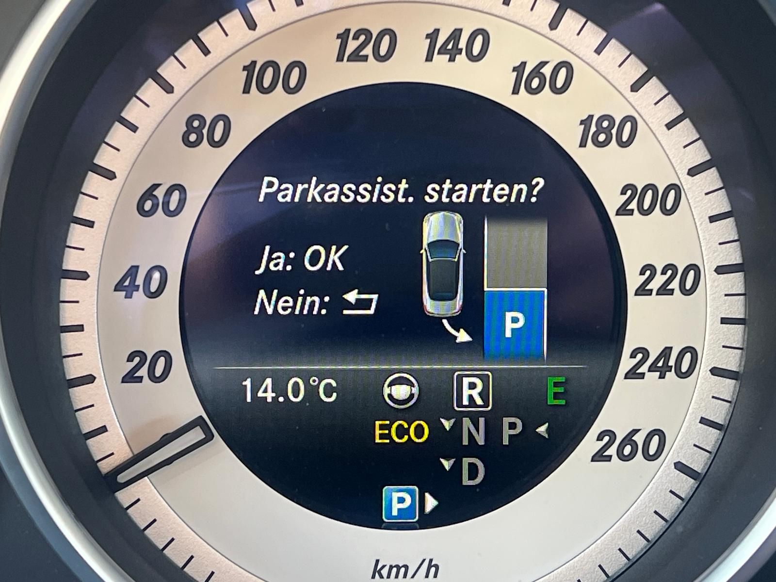 Fahrzeugabbildung Mercedes-Benz E 250 Cabrio +ACC+BT+360°+LEDER+NAVI+SHZ+