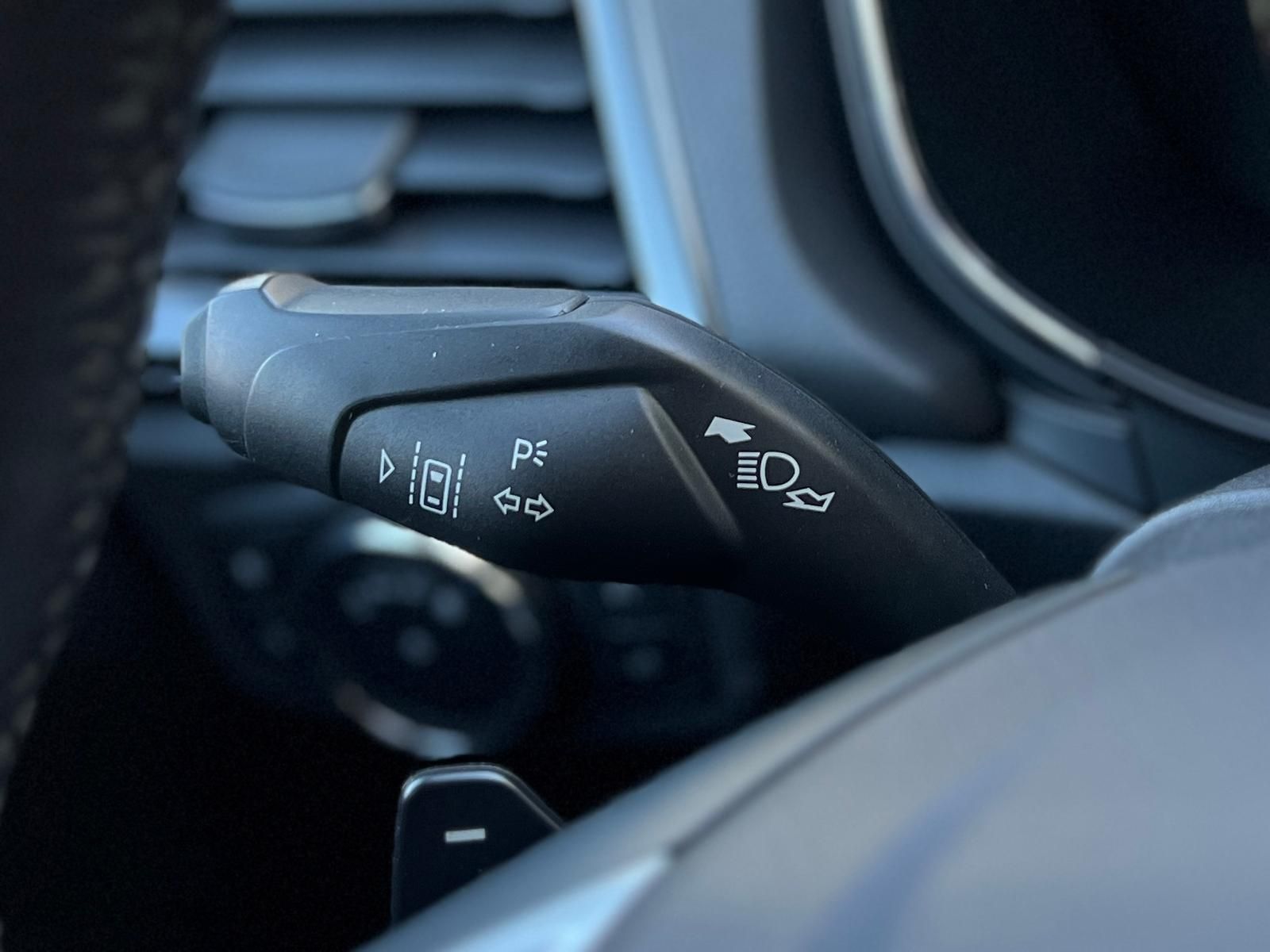 Fahrzeugabbildung Ford Mondeo 2.0 EcoBlue Titanium AWD +AHK+CAM+LED+