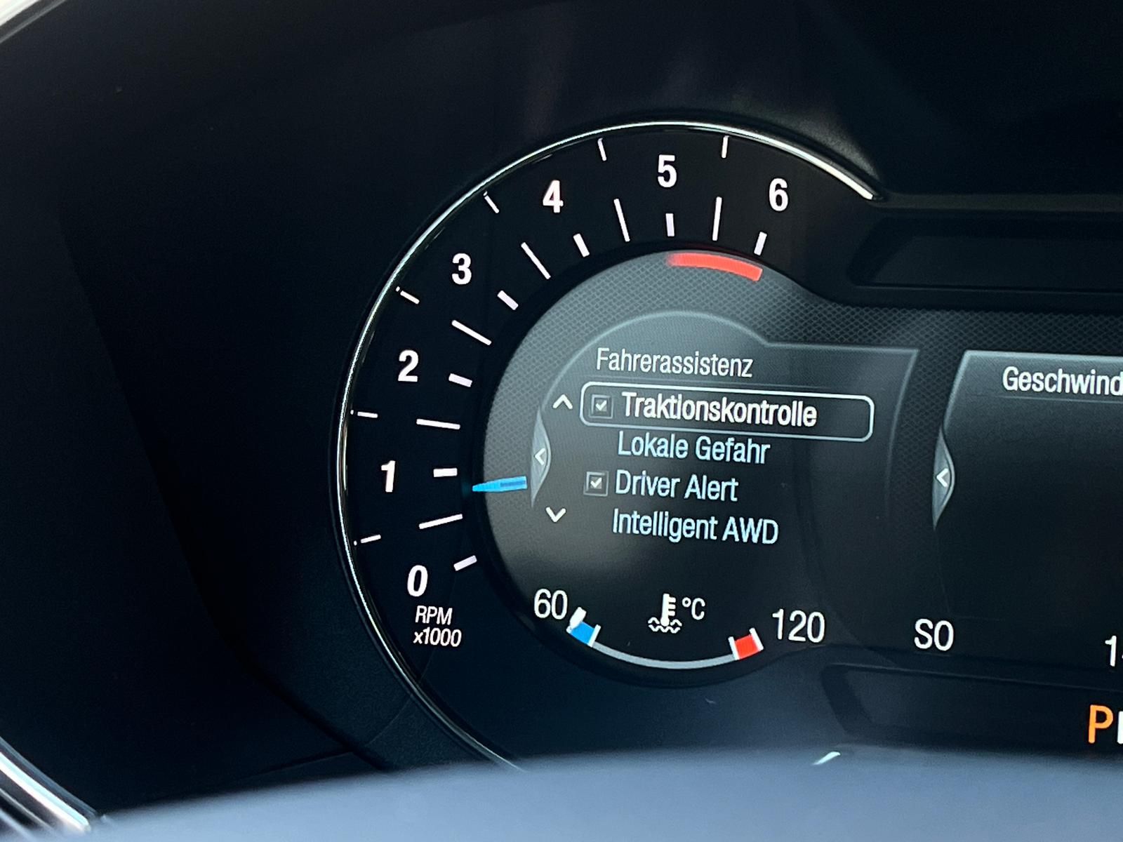 Fahrzeugabbildung Ford Mondeo 2.0 EcoBlue Titanium AWD +AHK+CAM+LED+