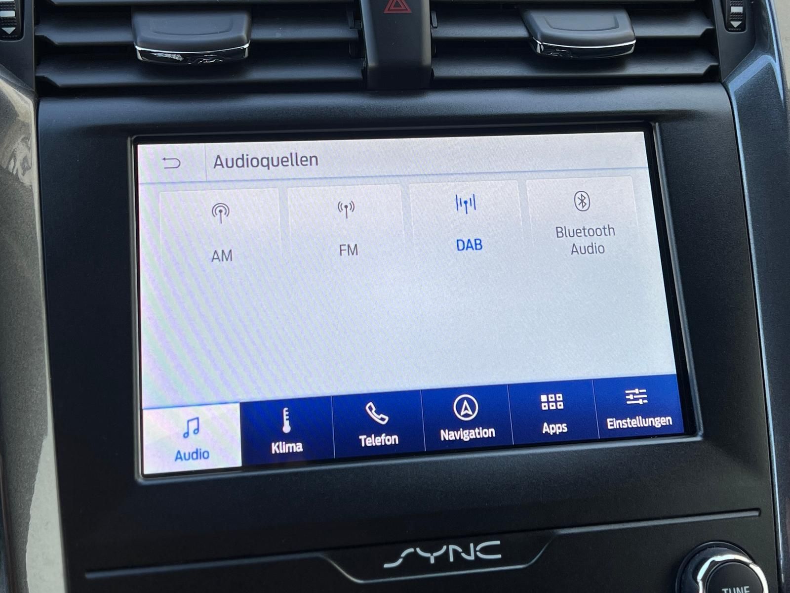 Fahrzeugabbildung Ford Mondeo 2.0 EcoBlue Titanium AWD +AHK+CAM+LED+