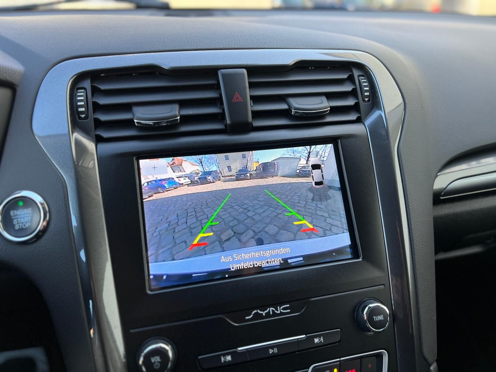 Fahrzeugabbildung Ford Mondeo 2.0 EcoBlue Titanium AWD +AHK+CAM+LED+