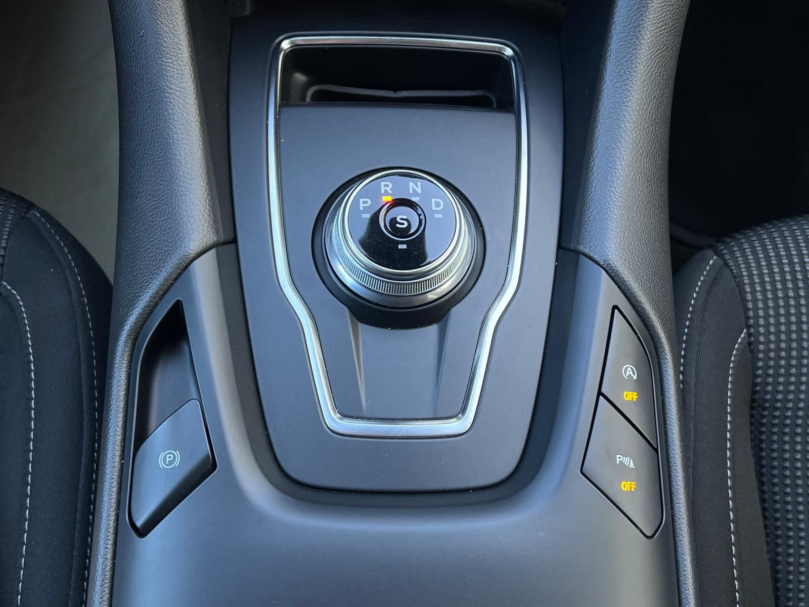 Fahrzeugabbildung Ford Mondeo 2.0 EcoBlue Titanium AWD +AHK+CAM+LED+