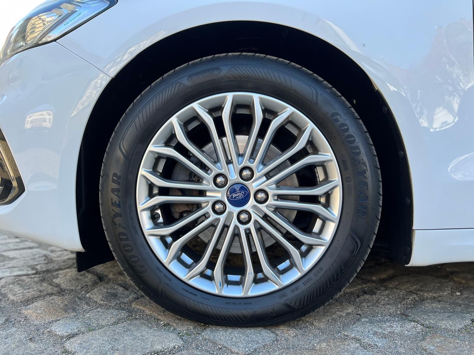 Fahrzeugabbildung Ford Mondeo 2.0 EcoBlue Titanium AWD +AHK+CAM+LED+