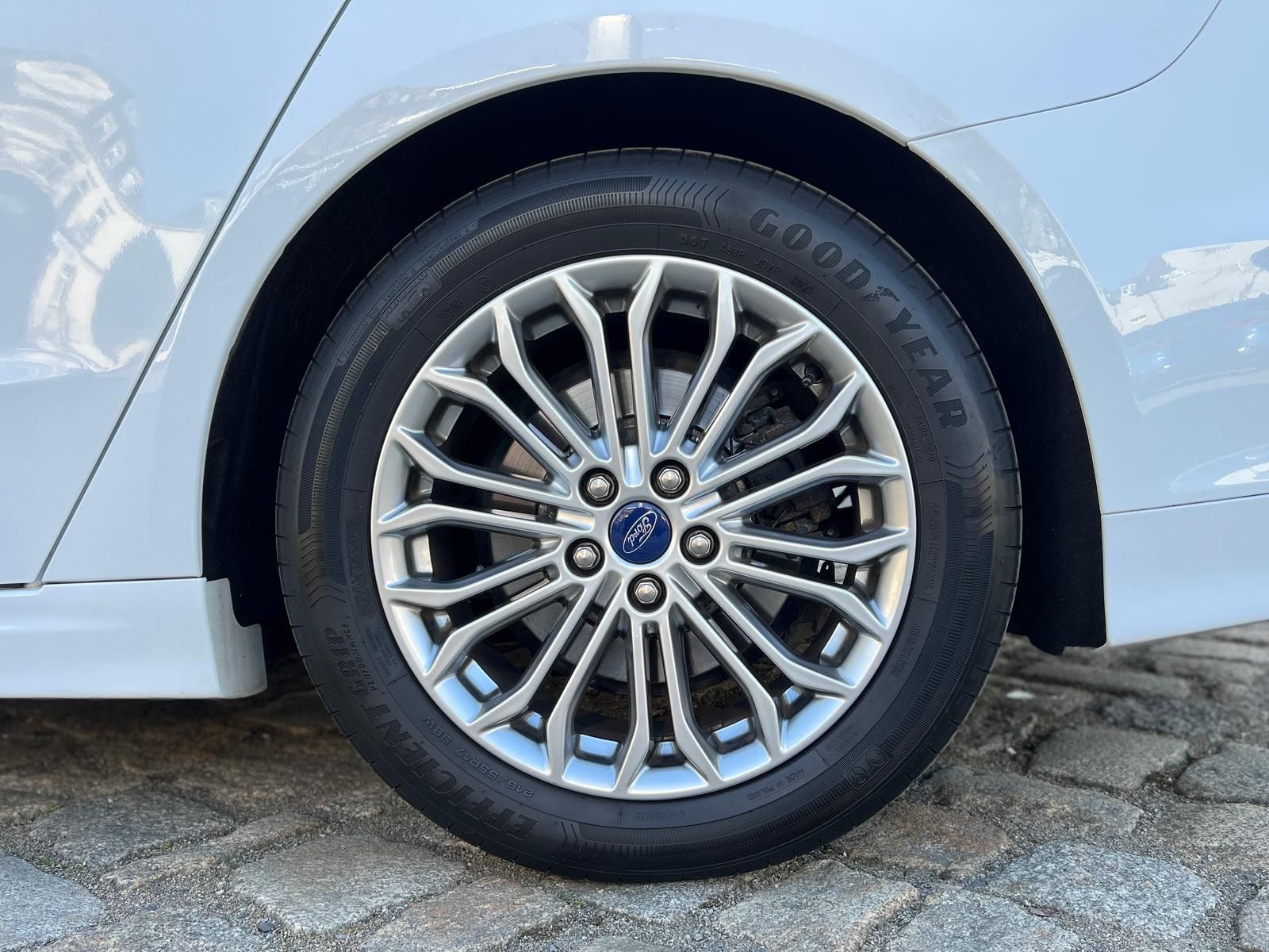 Fahrzeugabbildung Ford Mondeo 2.0 EcoBlue Titanium AWD +AHK+CAM+LED+