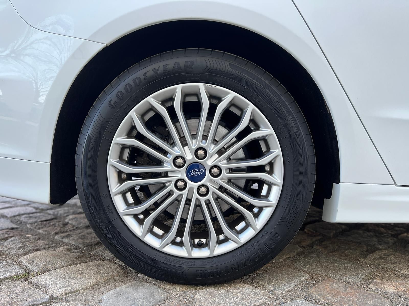 Fahrzeugabbildung Ford Mondeo 2.0 EcoBlue Titanium AWD +AHK+CAM+LED+