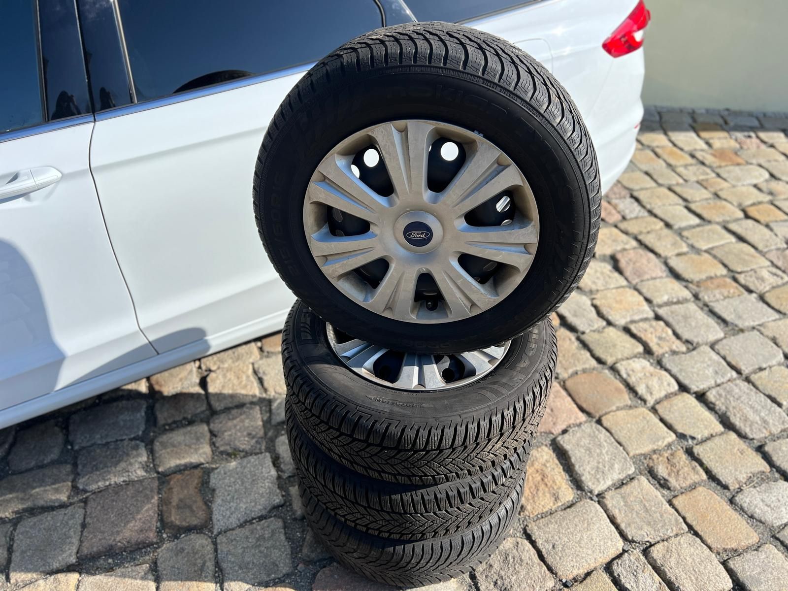 Fahrzeugabbildung Ford Mondeo 2.0 EcoBlue Titanium AWD +AHK+CAM+LED+