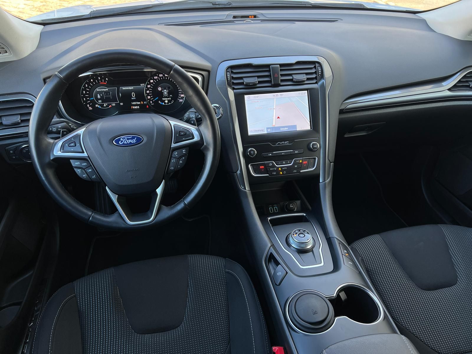 Fahrzeugabbildung Ford Mondeo 2.0 EcoBlue Titanium AWD +AHK+CAM+LED+