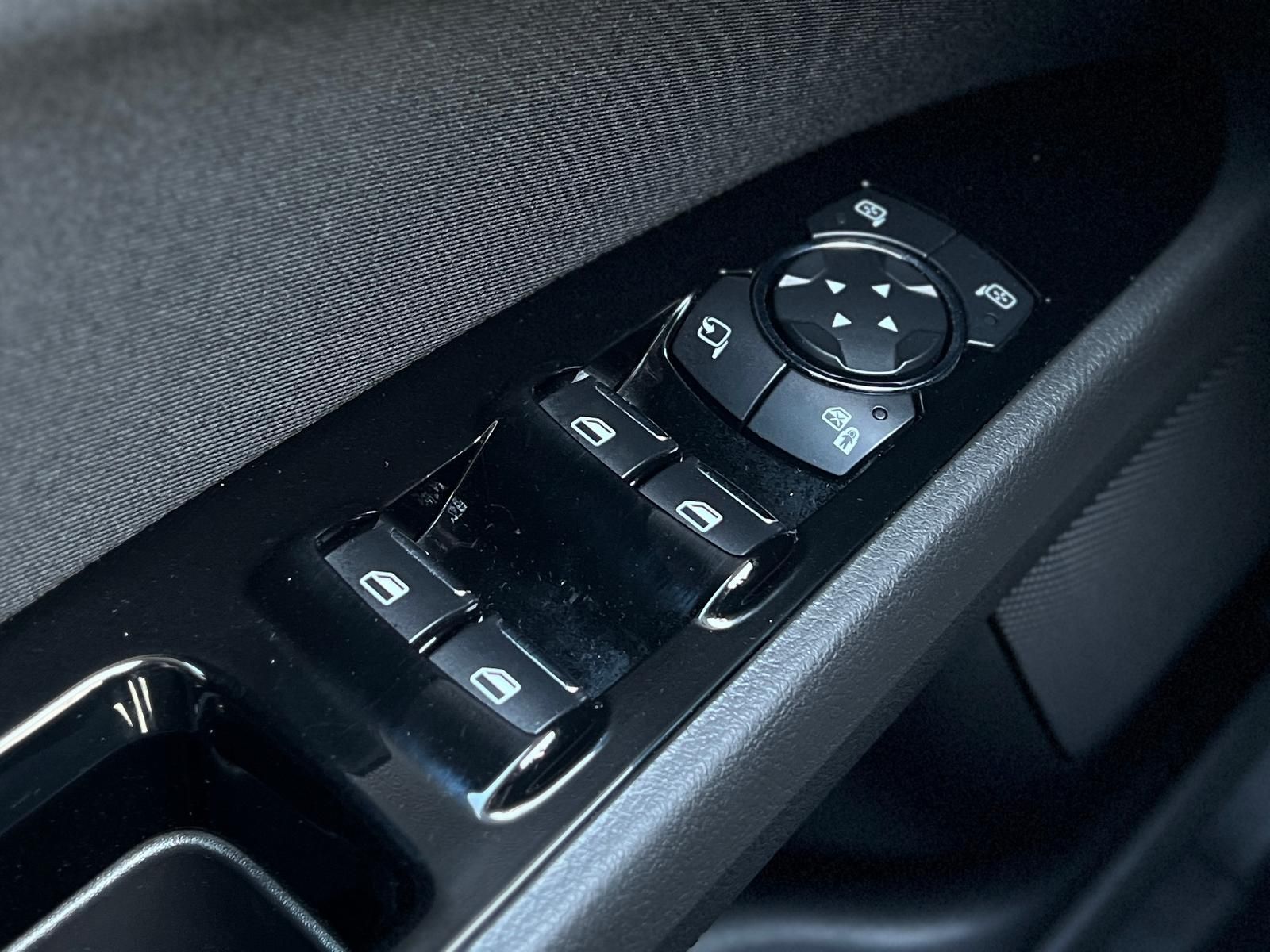 Fahrzeugabbildung Ford Mondeo 2.0 EcoBlue Titanium AWD +AHK+CAM+LED+