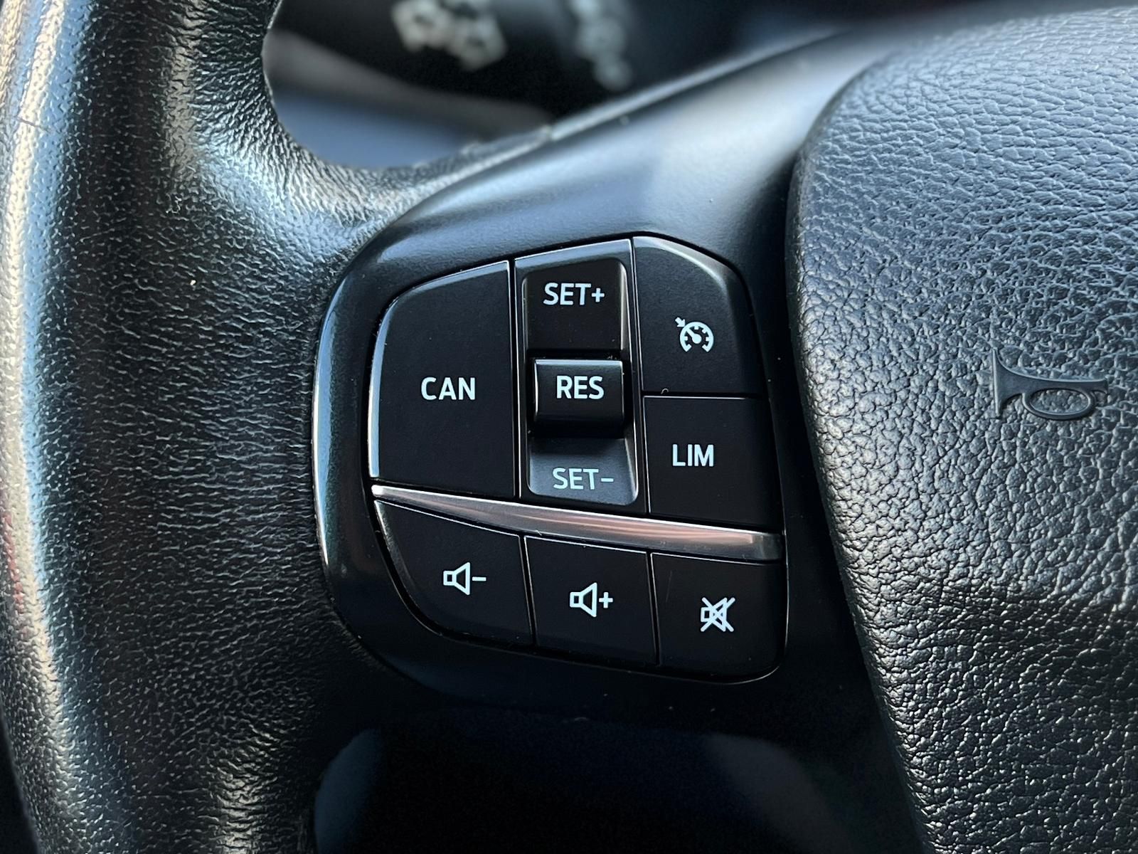 Fahrzeugabbildung Ford Tourneo Custom 9-Sitzer Bus +DAB+TEMPOMAT+PDC+