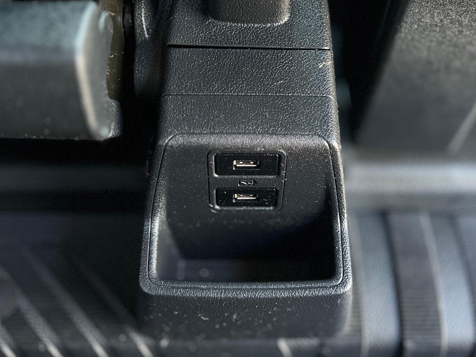 Fahrzeugabbildung Ford Tourneo Custom 9-Sitzer Bus +DAB+TEMPOMAT+PDC+