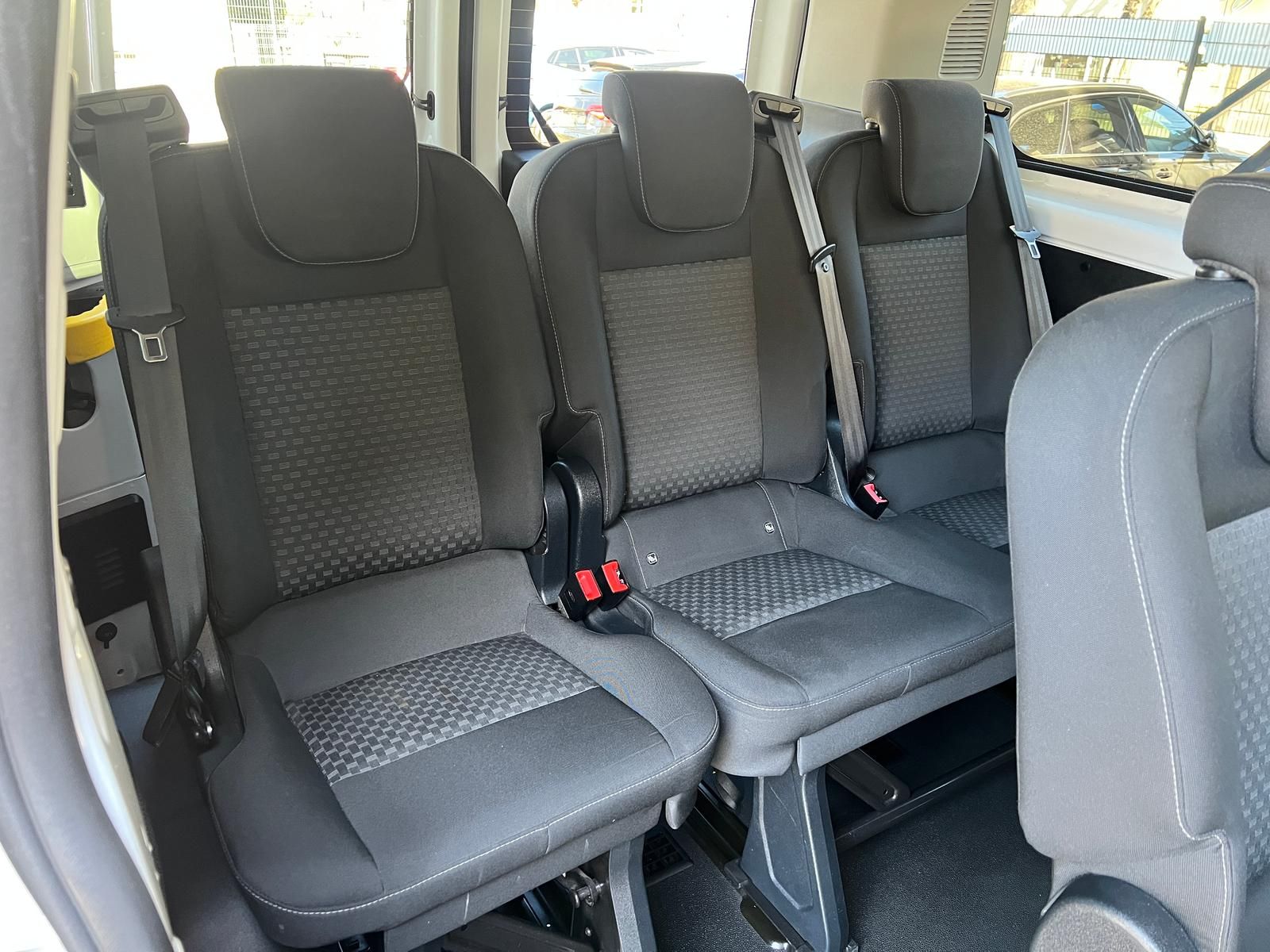 Fahrzeugabbildung Ford Tourneo Custom 9-Sitzer Bus +DAB+TEMPOMAT+PDC+
