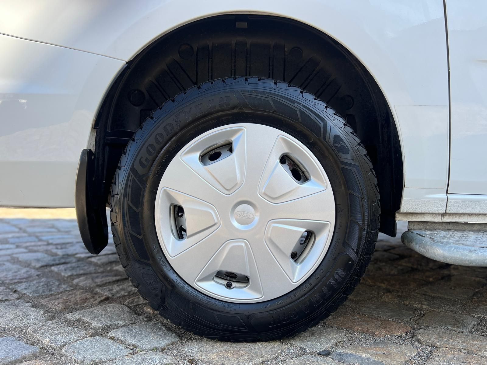 Fahrzeugabbildung Ford Tourneo Custom 9-Sitzer Bus +DAB+TEMPOMAT+PDC+