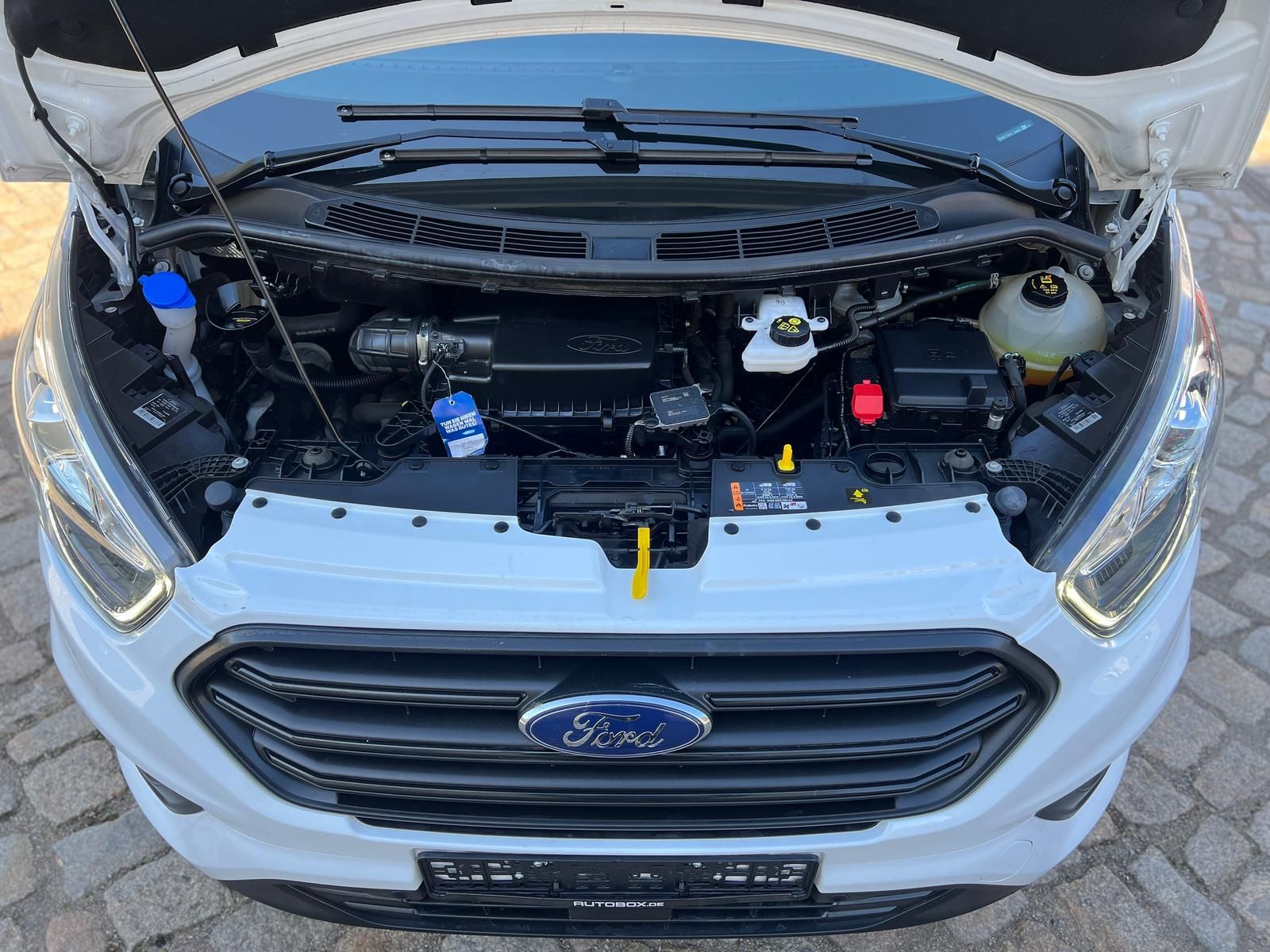 Fahrzeugabbildung Ford Tourneo Custom 9-Sitzer Bus +DAB+TEMPOMAT+PDC+