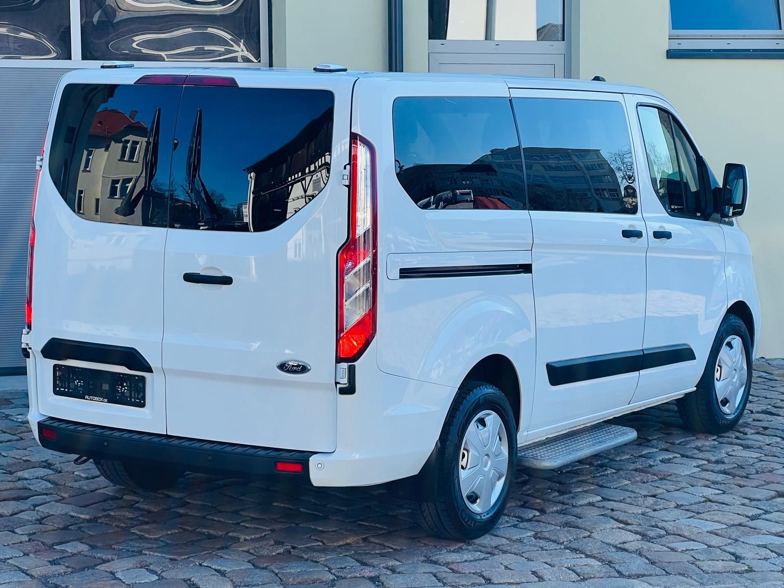 Fahrzeugabbildung Ford Tourneo Custom 9-Sitzer Bus +DAB+TEMPOMAT+PDC+